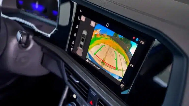 vw-jetta-2022-camara-reversa